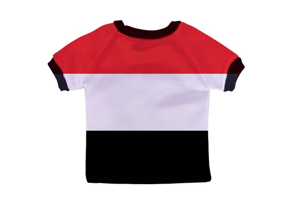 Kleine shirt met Jemen vlag geïsoleerd op witte achtergrond — Stockfoto