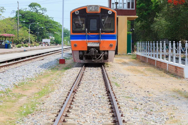 Tren en la estación de Huahin, Tailandia —  Fotos de Stock