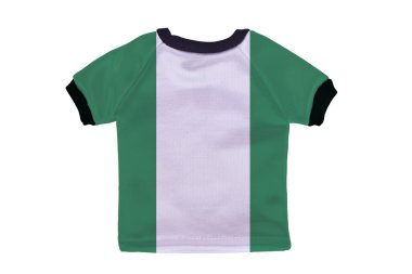 Nijerya bayrak beyaz zemin üzerine izole küçük gömlek