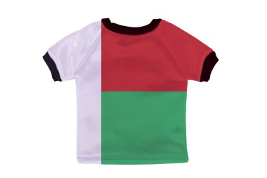 Beyaz arka plan üzerinde izole Madagaskar bayrağı ile küçük gömlek