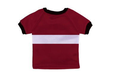 Beyaz arka plan üzerinde izole Letonya bayrağı ile küçük gömlek
