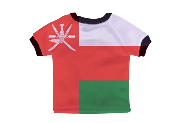 Kleines Hemd mit omanischer Flagge auf weißem Hintergrund — Stockfoto