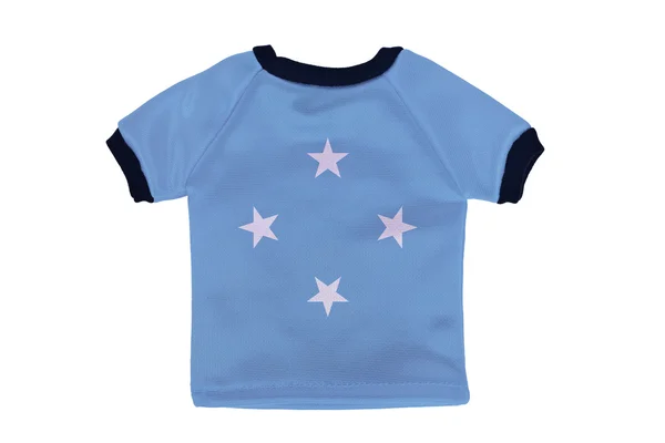 Kleine shirt met micronesia vlag geïsoleerd op witte achtergrond — Stockfoto