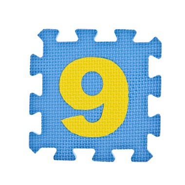 Beyaz arka plan üzerinde izole sayısal oyuncak parça