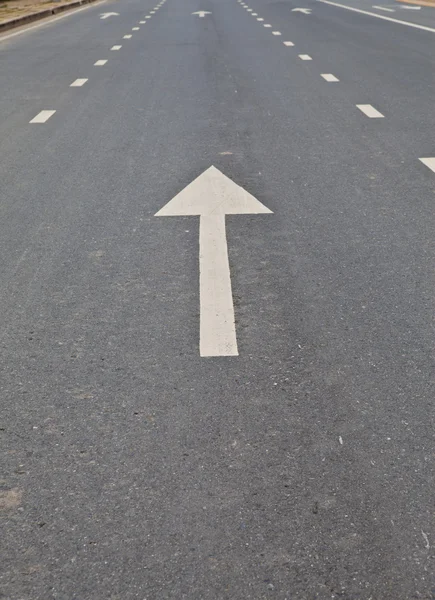 Calle, camino, dirección de flecha — Foto de Stock