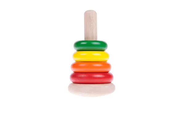 Barevné dřevěné hračky izolovaných na bílém pozadí — Stock fotografie