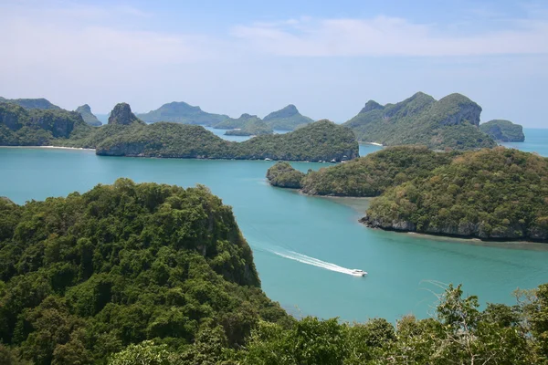 Tropikalna plaża w Parku Narodowego ang thong, Tajlandia — Zdjęcie stockowe