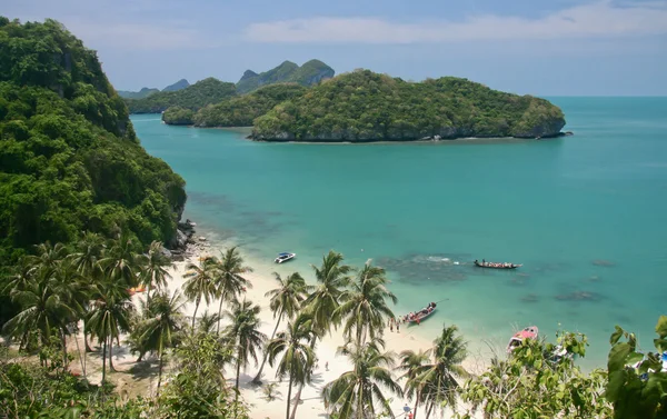Tropická pláž v národním parku ang thong, Thajsko — Stock fotografie