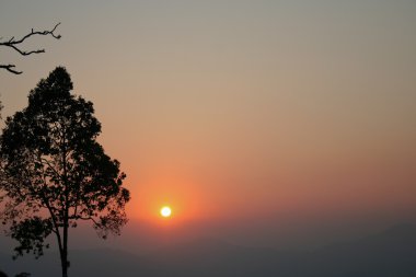 Tayland tepenin üzerinden günbatımı
