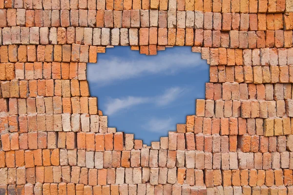 Corazón en la pared de ladrillo —  Fotos de Stock