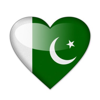 Beyaz arka plan üzerinde izole kalp şeklinde Pakistan bayrağı