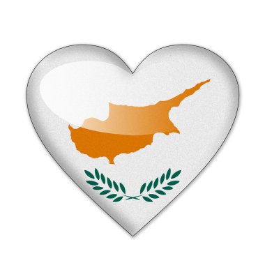 Beyaz arka plan üzerinde izole kalp şeklinde Kıbrıs bayrağı