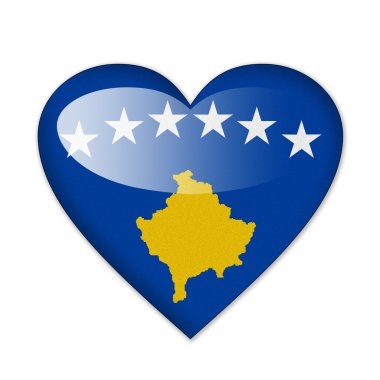 Beyaz arka plan üzerinde izole kalp şeklinde Kosova bayrağı