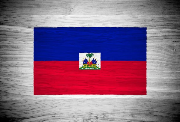 Haiti flagga på trä textur — Stockfoto