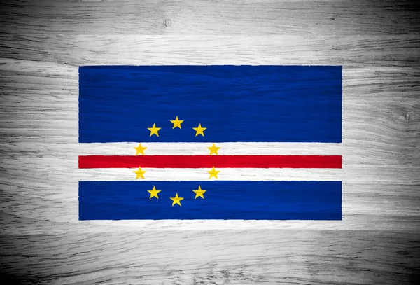 Bandeira de Cabo Verde sobre textura de madeira — Fotografia de Stock