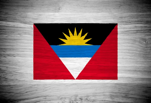 Bandeira de Antígua e Barbuda sobre textura de madeira — Fotografia de Stock