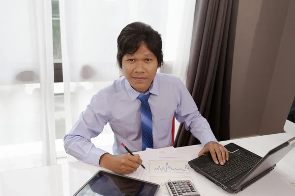 Asian businessman working in his room — Stock Photo, Image