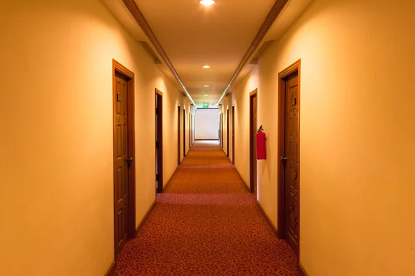 En ombonad korridoren på hotellet — Stockfoto