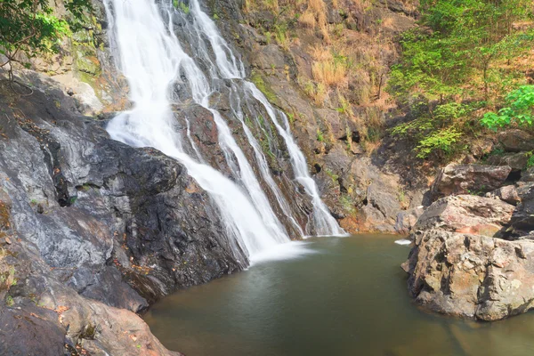 Sarika wasserfall, thailand — Stockfoto