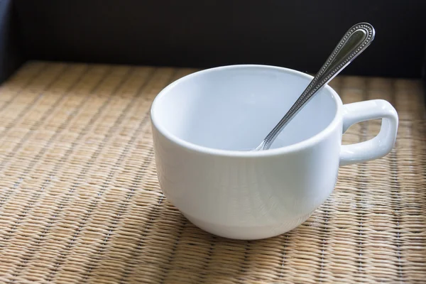 Leere weiße Kaffeetasse — Stockfoto