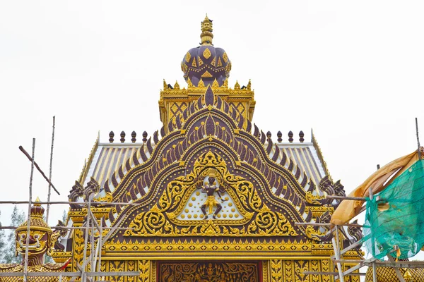 Detail van fraai ingerichte unconstruction tempel dak — Stockfoto