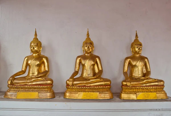 Golden Buddha statue in a temple — Stock Photo, Image