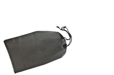 izole beyaz zemin üzerine siyah ipli çanta