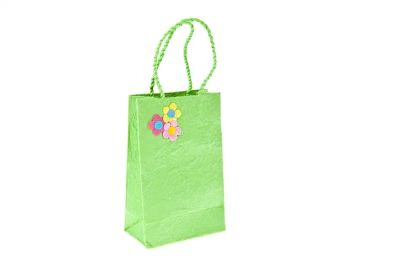 Grüne Maulbeerpapiertasche isoliert auf weißem Hintergrund — Stockfoto