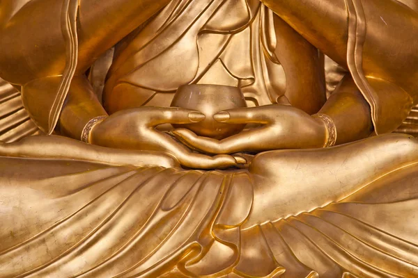 Hand van gouden Boeddha standbeeld meditatie — Stockfoto