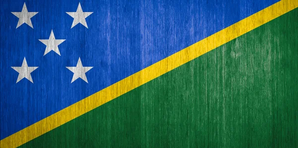 Solomon Islands Flagge auf Holz Hintergrund — Stockfoto