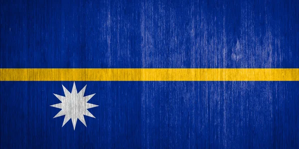 Bandera de Nauru sobre fondo de madera — Foto de Stock