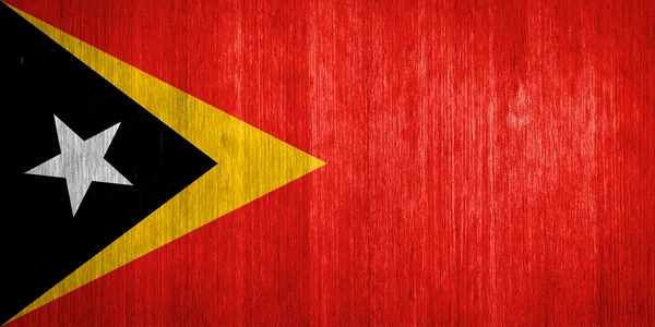 Timor Leste Bandeira sobre fundo de madeira — Fotografia de Stock