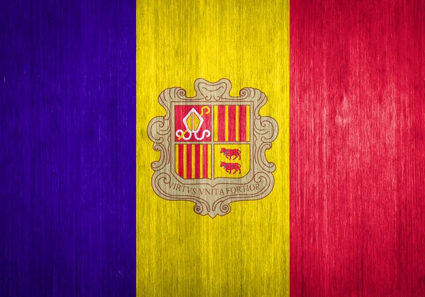Andorra flagge auf holzhintergrund — Stockfoto