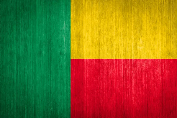Ahşap arka plan Benin bayrağı — Stok fotoğraf