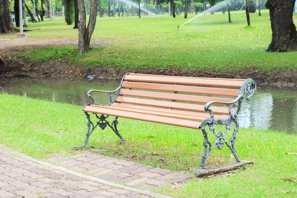 Bench in public park — Stock Photo, Image