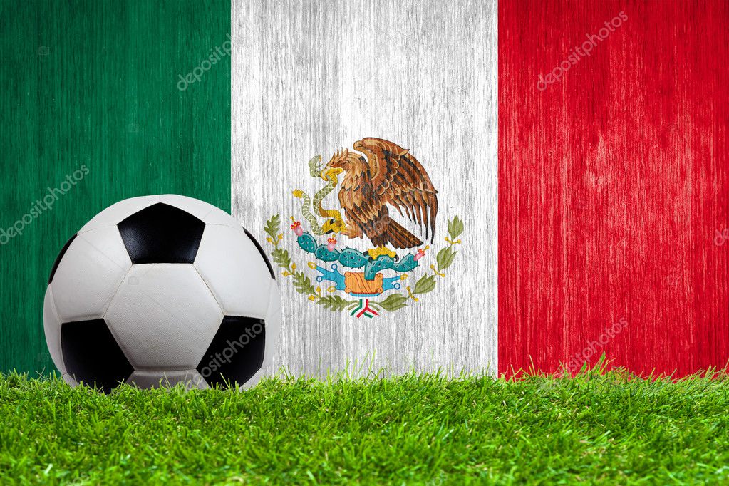 ãƒ¡ã‚­ã‚·ã‚³æ——ã®èƒŒæ™¯ã‚'æŒã¤è‰ã«ã‚µãƒƒã‚«ãƒ¼ ãƒœãƒ¼ãƒ« ã‚¹ãƒˆãƒƒã‚¯å†™çœŸ C Pinkblue 42306289