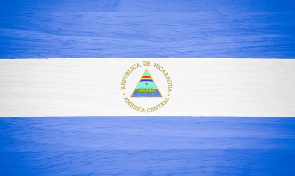 Bandera de Nicaragua sobre textura de madera —  Fotos de Stock