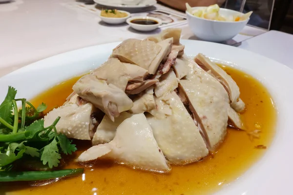 Close Hainan Hainanese Chicken Decorated Vegetable White Plate Popular Chinese — Stock Photo, Image