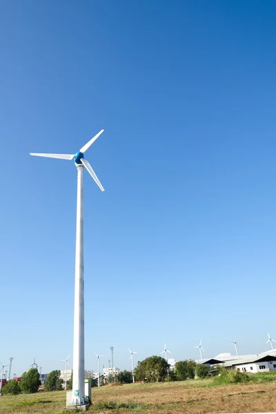 Molinos de viento generadores de energía —  Fotos de Stock