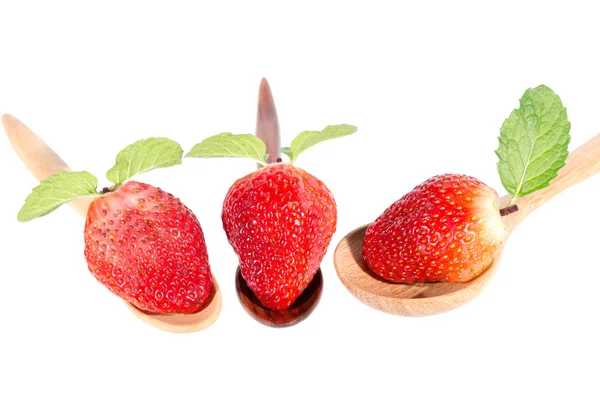 Erdbeeren. Isoliert auf weißem Hintergrund. — Stockfoto