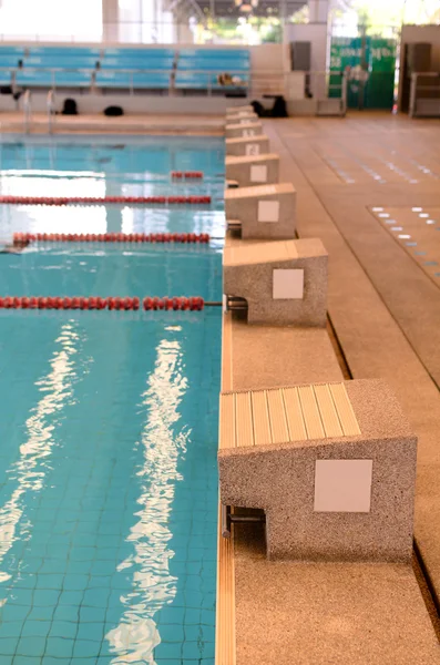 Pool med trappa. — Stockfoto