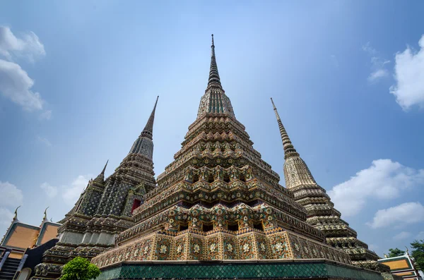 在佛寺中的正宗泰式建筑 — 图库照片