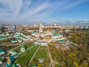 Kiev Pechersk Lavra 'nın İHA' sı ya da Ukrayna 'nın başkenti Kyiv' deki Kiev Manastırı 'nın hava görüntüsü..
