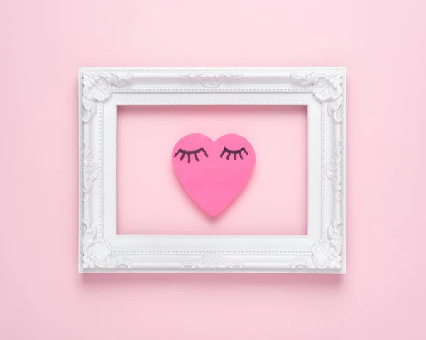 Heart Shape Pink Paper Eyelashes Frame Pink Background Valentines Woman — Zdjęcie stockowe