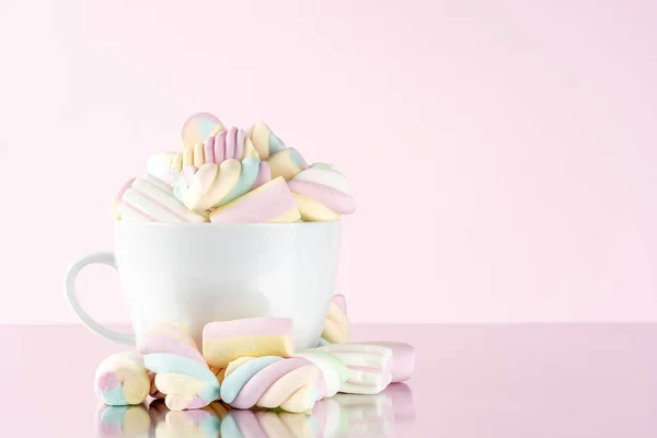 Marshmallows Colorful Chewy Candy Cup Pink Background Sweet Holiday Food — Stockfoto