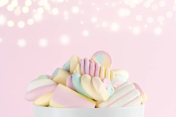 Marshmallows Bunte Kaubonbons Einer Tasse Auf Rosa Bokeh Hintergrund Süßes — Stockfoto