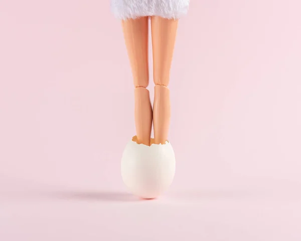 Girl Doll Legs Cracked Easter Egg Pastel Pink Background Easter — Stok Foto