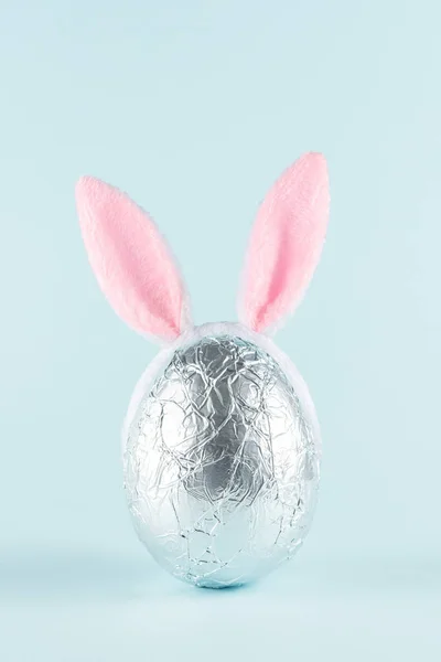 Easter Egg Wrapped Silver Foil Pink Bunny Ears Pastel Blue — Stockfoto