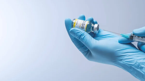 Hands Blue Latex Gloves Fill Syringe Vaccine Glass Vial Healthcare — Stockfoto