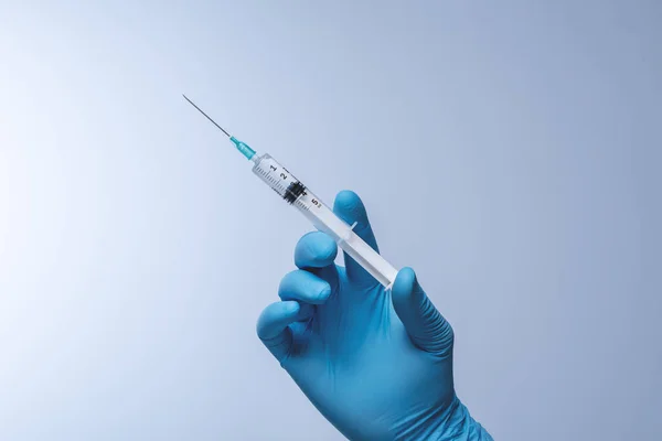 Doctor Blue Latex Gloves Syringe Vaccination Immunization Treatment Covid Corona —  Fotos de Stock